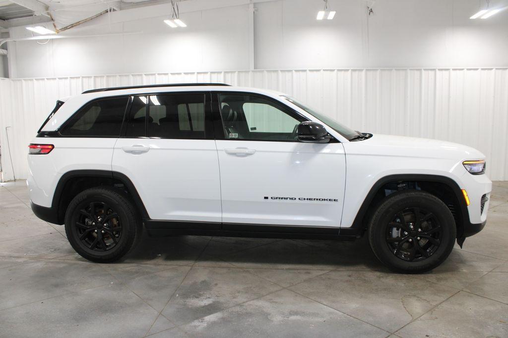 used 2024 Jeep Grand Cherokee car, priced at $28,888
