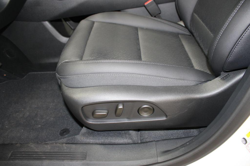 new 2026 Chevrolet Equinox car, priced at $33,127