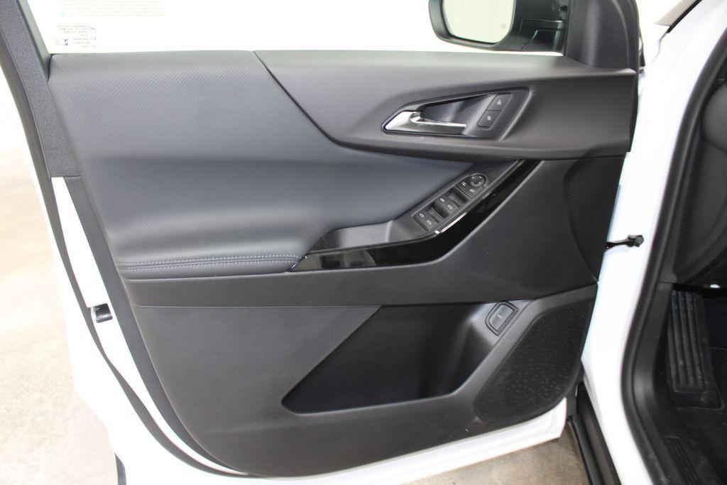 new 2026 Chevrolet Equinox car, priced at $33,127