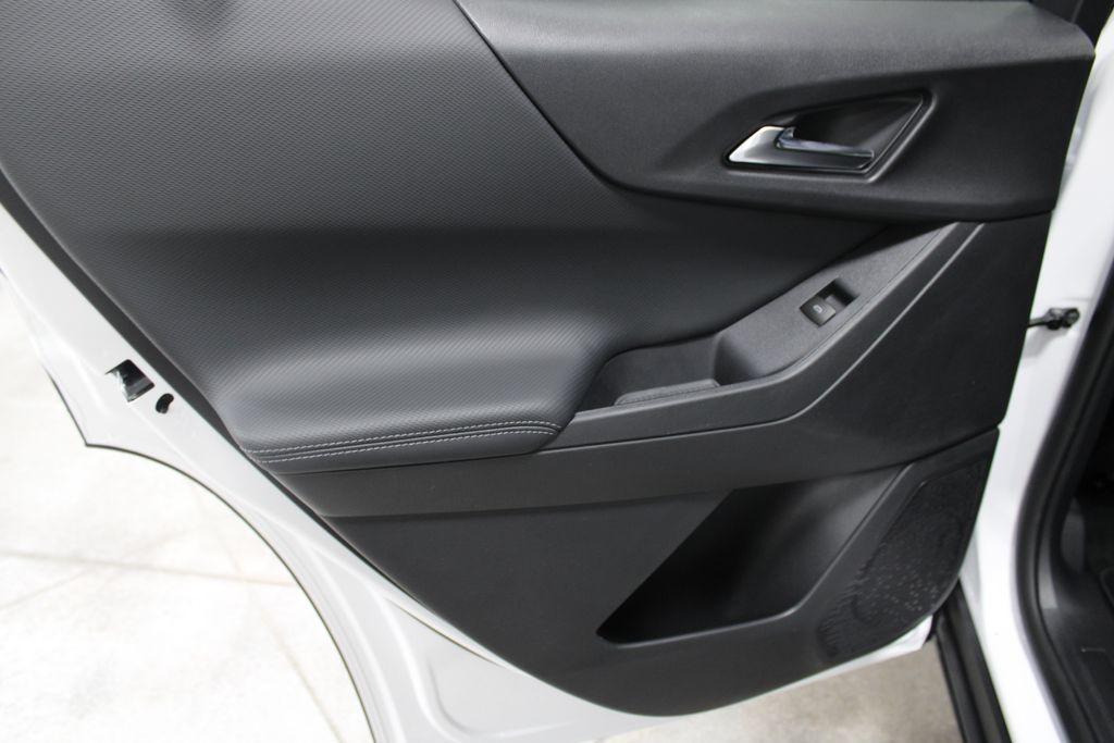 new 2026 Chevrolet Equinox car, priced at $33,127