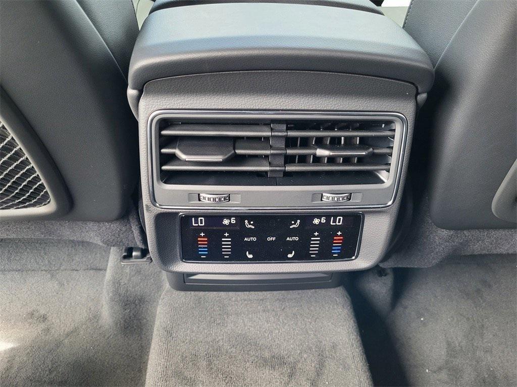 new 2025 Audi Q7 car, priced at $72,360