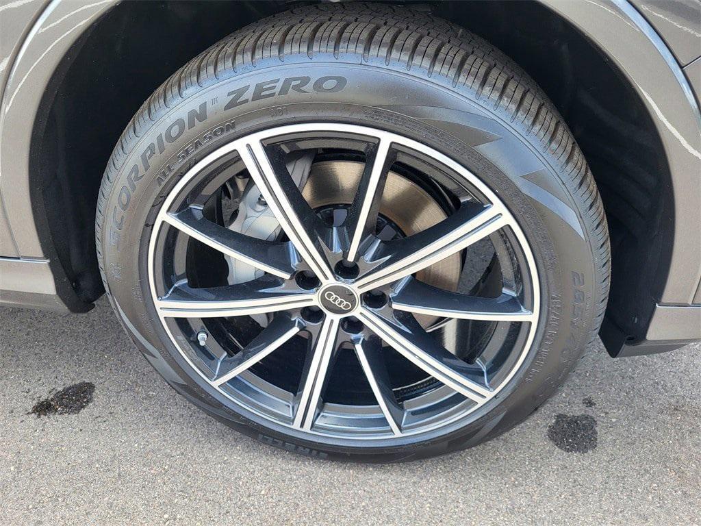 new 2025 Audi Q7 car, priced at $72,360