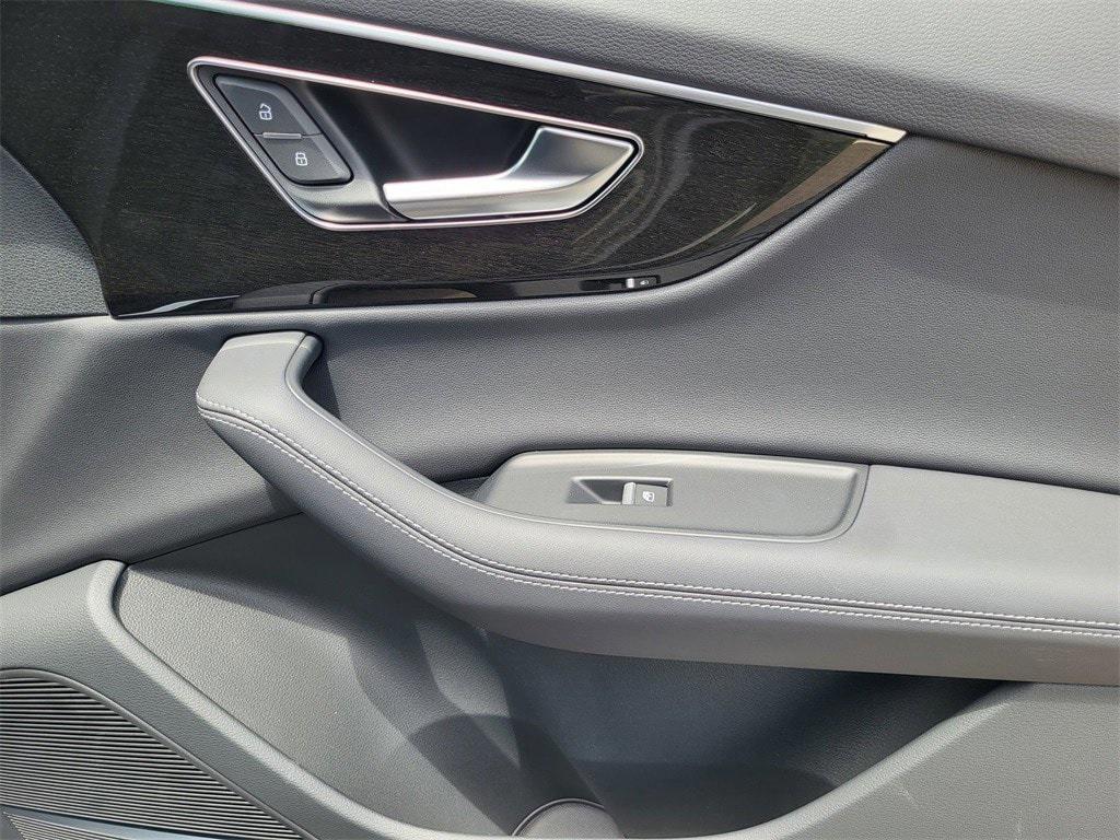 new 2025 Audi Q7 car, priced at $72,360