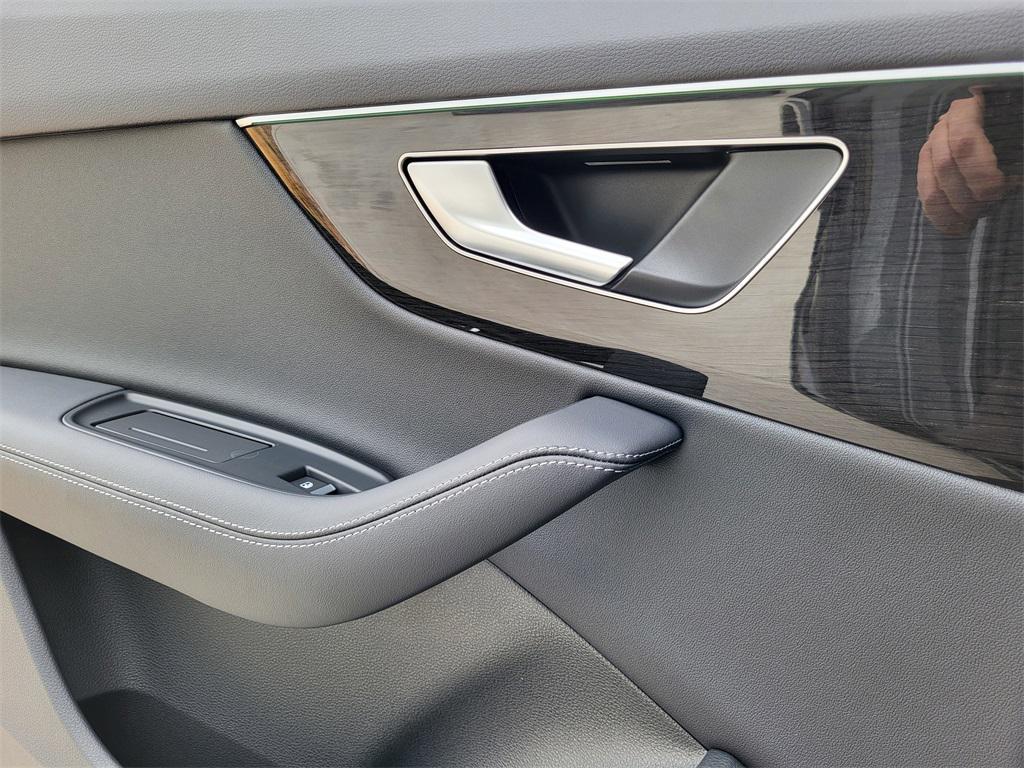 new 2026 Audi Q7 car, priced at $78,295