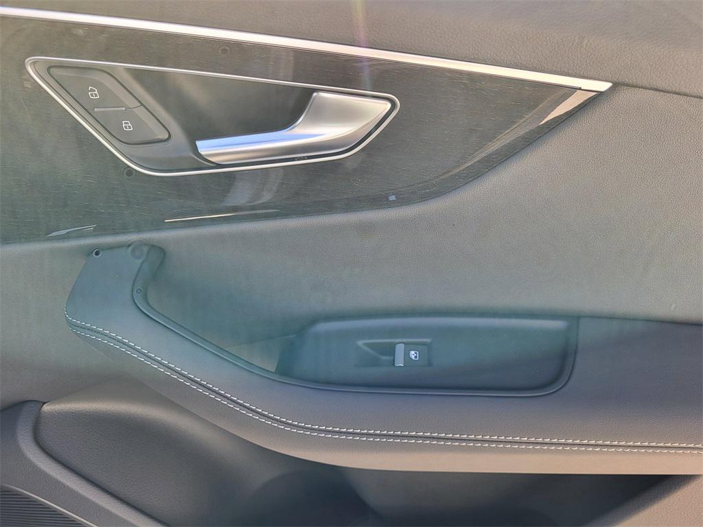 new 2026 Audi Q7 car, priced at $77,745