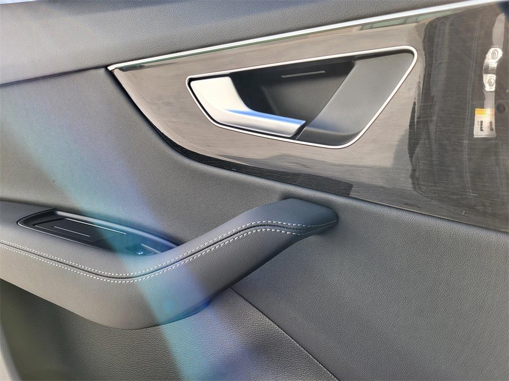 new 2026 Audi Q7 car, priced at $79,005