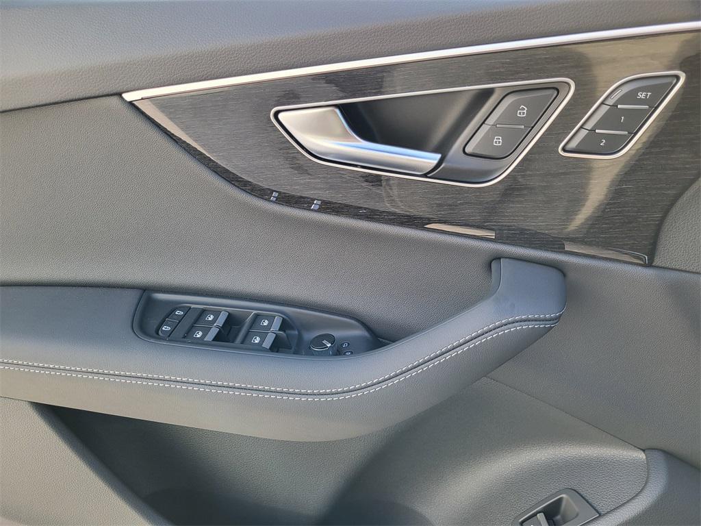 new 2026 Audi Q7 car, priced at $79,005
