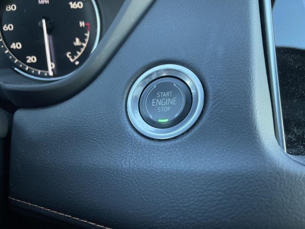 used 2023 Cadillac XT4 car, priced at $32,000