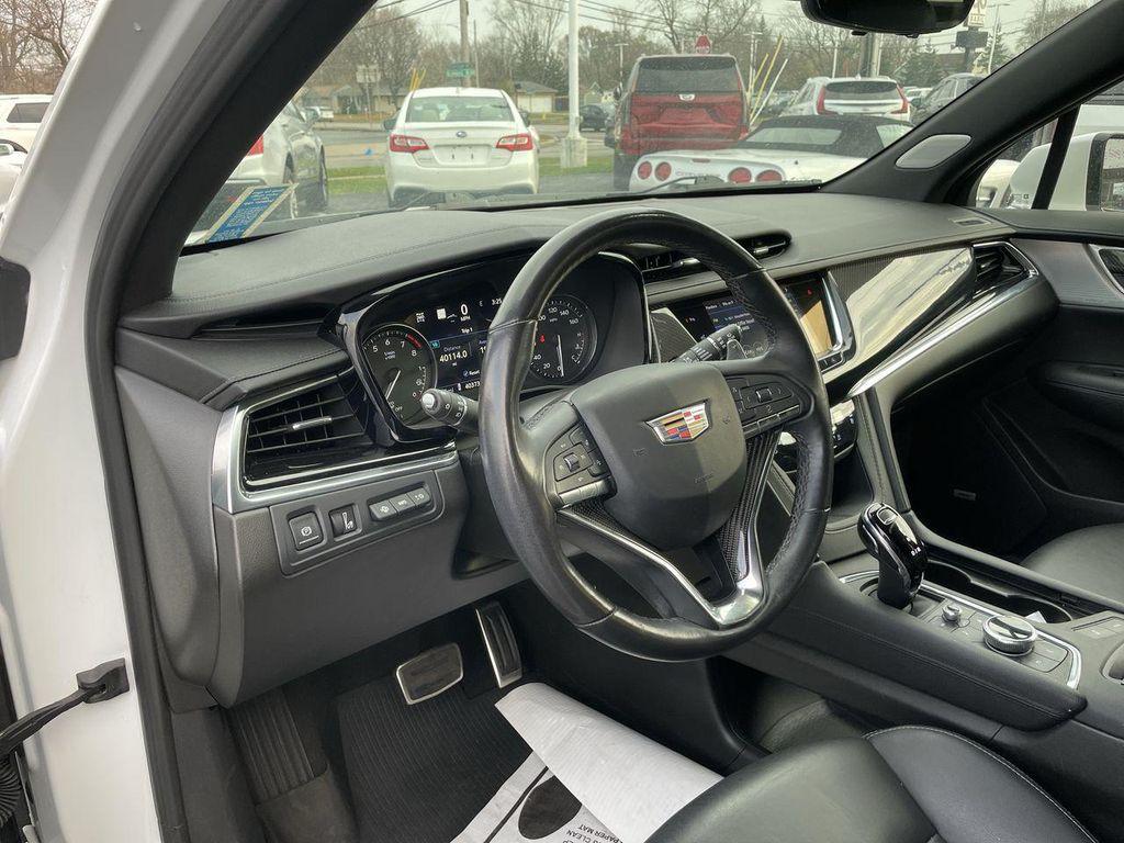 used 2023 Cadillac XT6 car, priced at $38,000