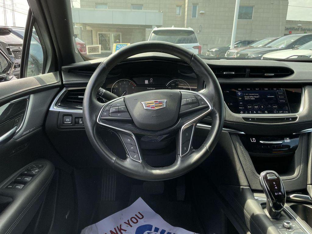 used 2022 Cadillac XT5 car, priced at $29,000