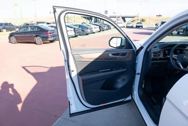 new 2026 Volkswagen Atlas car, priced at $46,000