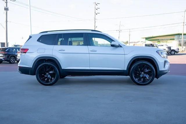 new 2026 Volkswagen Atlas car, priced at $44,000