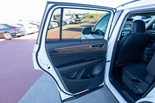 new 2026 Volkswagen Atlas car, priced at $44,000