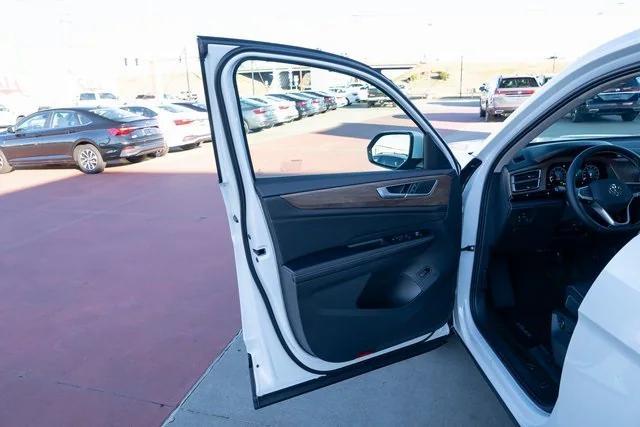 new 2026 Volkswagen Atlas car, priced at $44,000