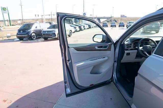 new 2026 Volkswagen Atlas car, priced at $39,500