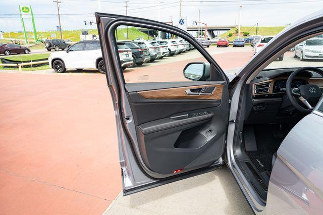 new 2026 Volkswagen Atlas car, priced at $43,500