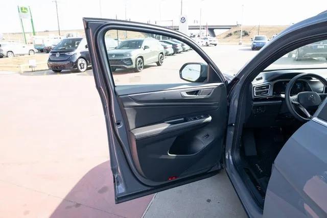 new 2026 Volkswagen Atlas Cross Sport car, priced at $42,000