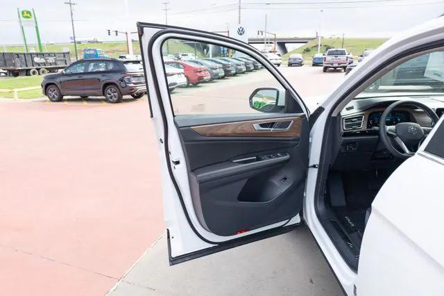 new 2026 Volkswagen Atlas car, priced at $47,000