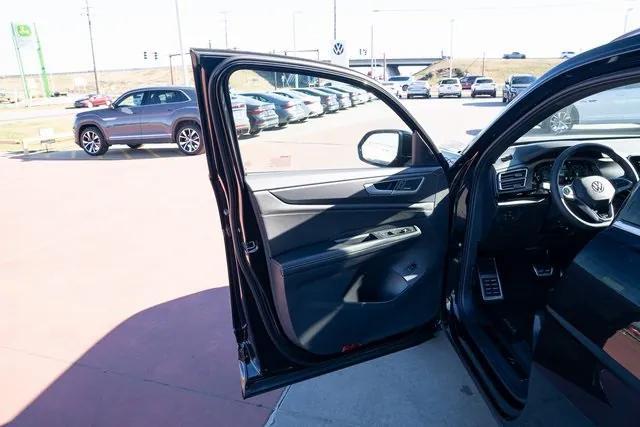 new 2026 Volkswagen Atlas Cross Sport car, priced at $52,000