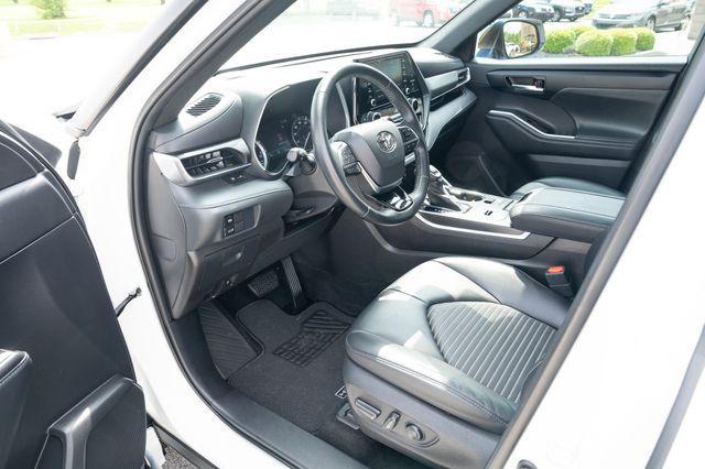 used 2021 Toyota Highlander car, priced at $28,500