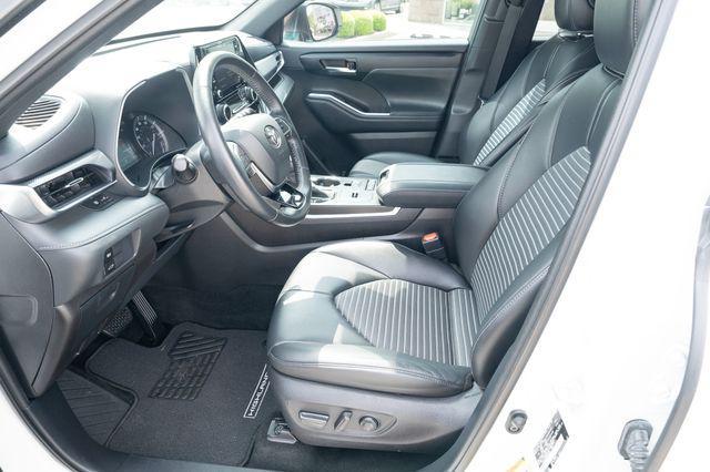 used 2021 Toyota Highlander car, priced at $28,500