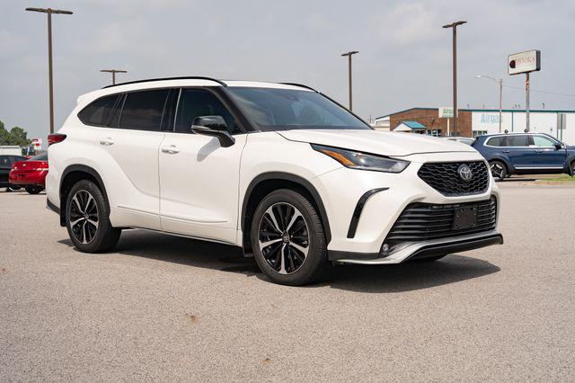 used 2021 Toyota Highlander car, priced at $28,500
