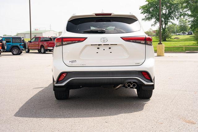 used 2021 Toyota Highlander car, priced at $28,500
