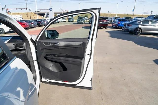 new 2026 Volkswagen Atlas Cross Sport car, priced at $45,501