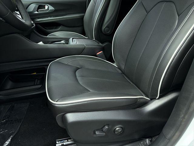 new 2026 Chrysler Pacifica car, priced at $43,719