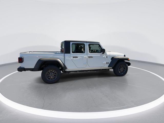 new 2026 Jeep Gladiator car, priced at $37,780