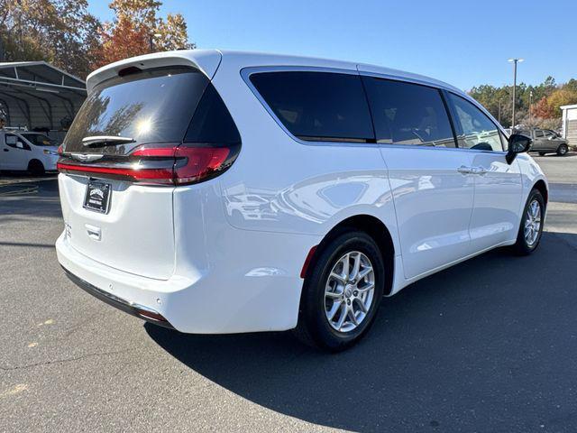 new 2026 Chrysler Pacifica car, priced at $40,395