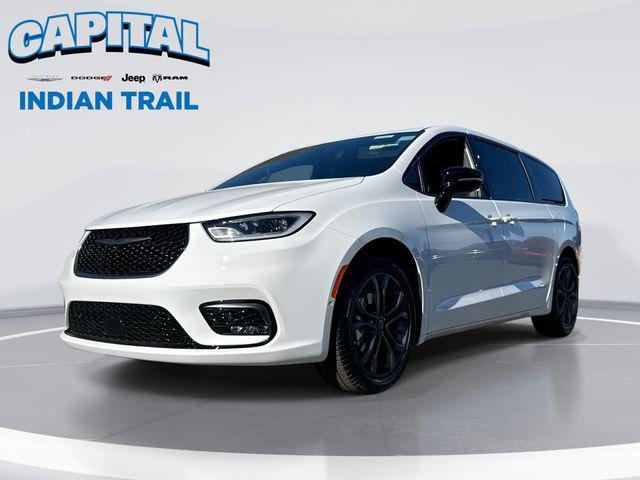 new 2026 Chrysler Pacifica car, priced at $40,040