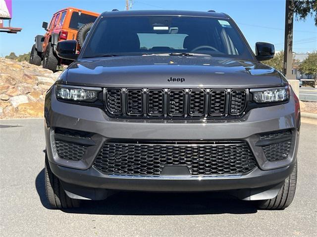 new 2025 Jeep Grand Cherokee car, priced at $37,625