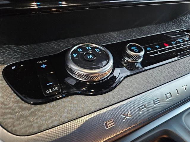 new 2025 Ford Expedition car, priced at $79,217