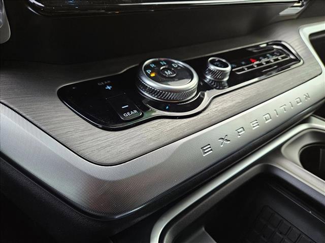 new 2025 Ford Expedition car, priced at $76,689