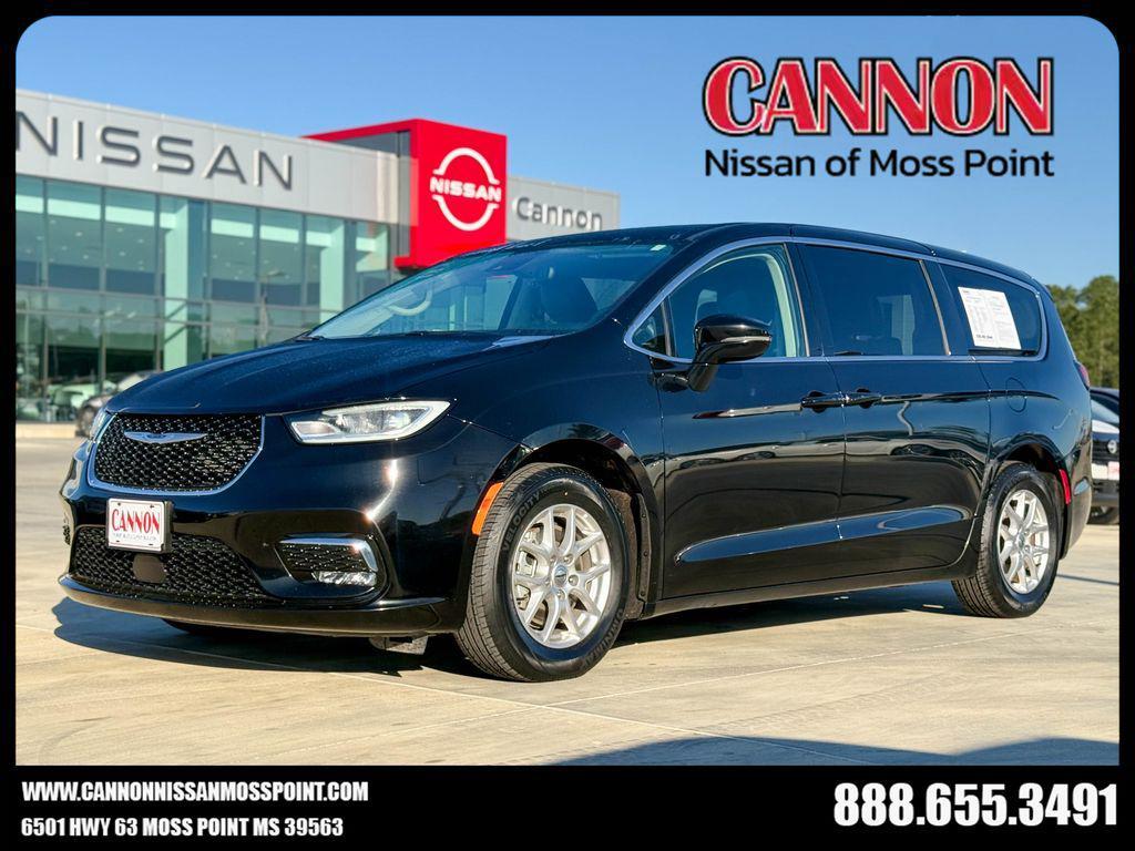 used 2024 Chrysler Pacifica car, priced at $29,870