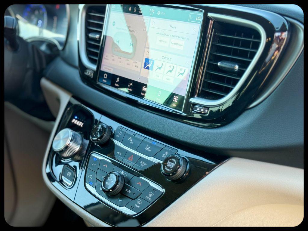 used 2024 Chrysler Pacifica car, priced at $29,870
