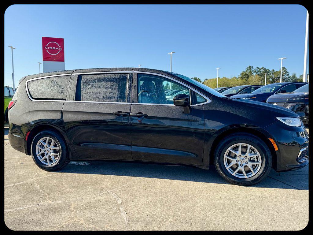 used 2024 Chrysler Pacifica car, priced at $29,870