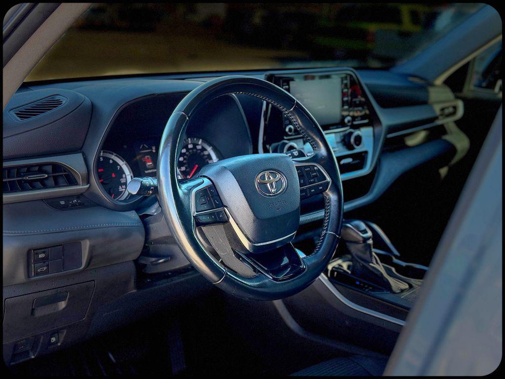 used 2021 Toyota Highlander car, priced at $21,826