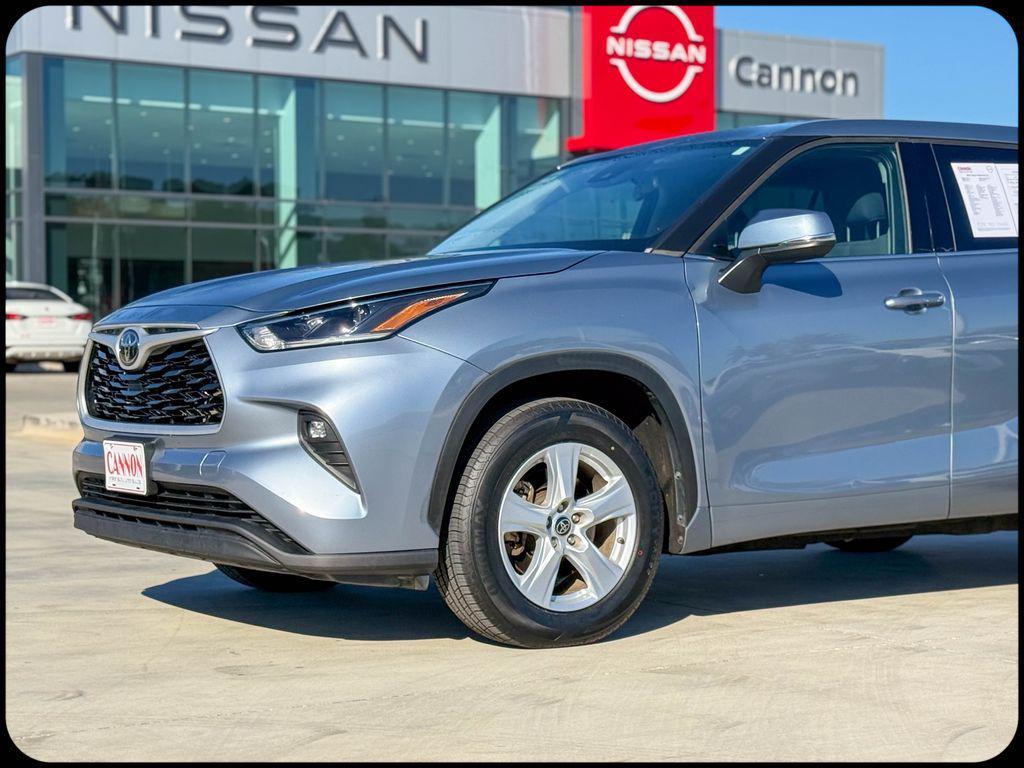 used 2021 Toyota Highlander car, priced at $21,826