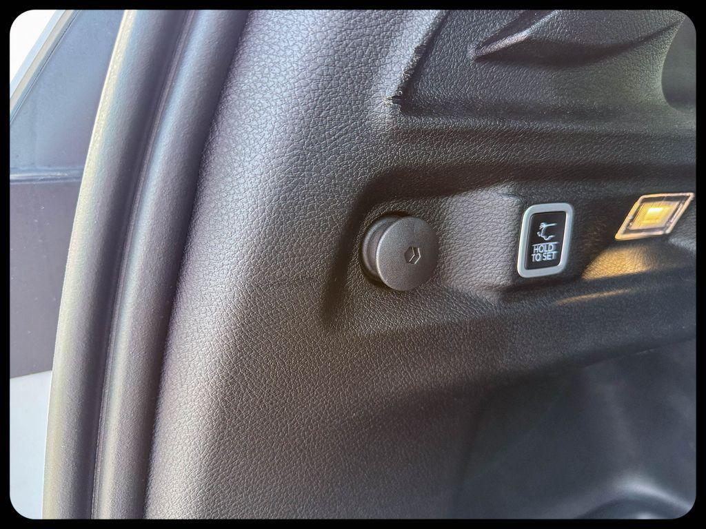 used 2025 Jeep Grand Cherokee L car, priced at $40,123