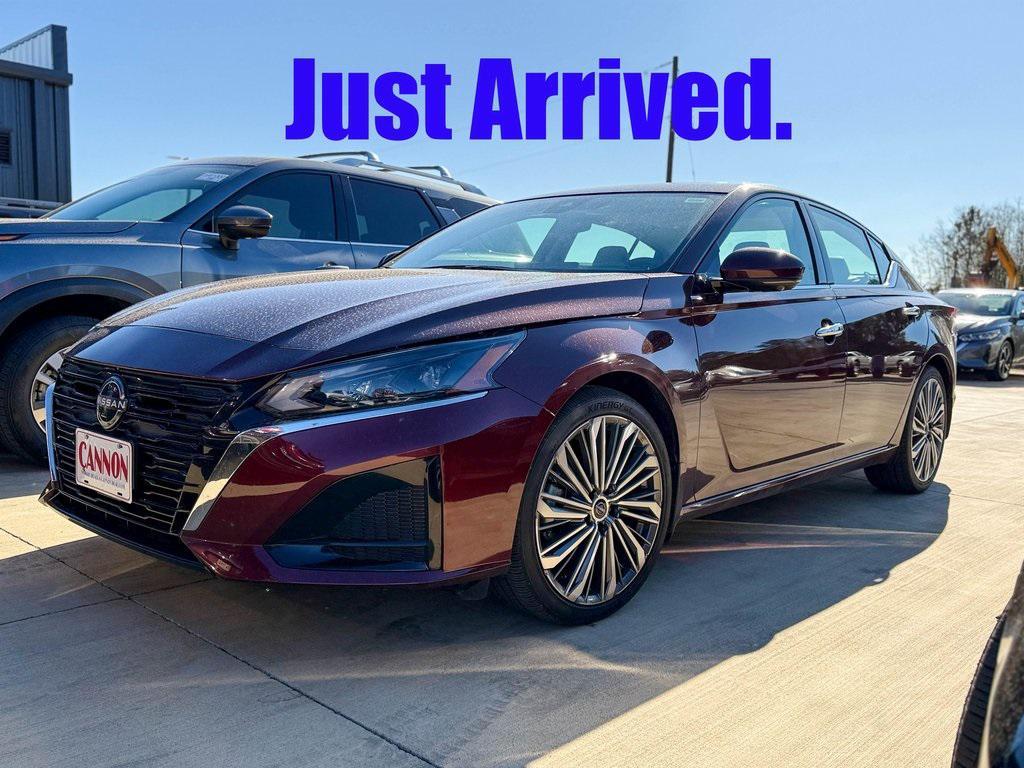 used 2024 Nissan Altima car, priced at $27,550