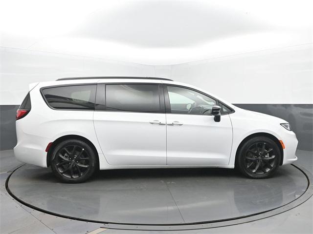 used 2025 Chrysler Pacifica car, priced at $36,894