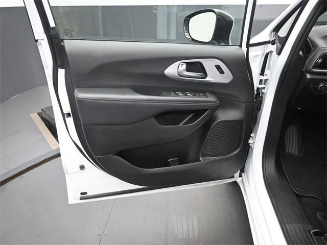 used 2025 Chrysler Pacifica car, priced at $36,894