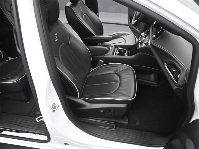 used 2025 Chrysler Pacifica car, priced at $36,894