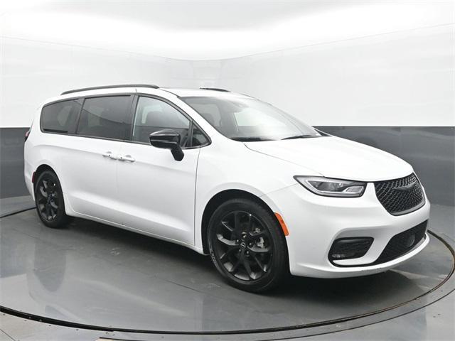 used 2025 Chrysler Pacifica car, priced at $36,894