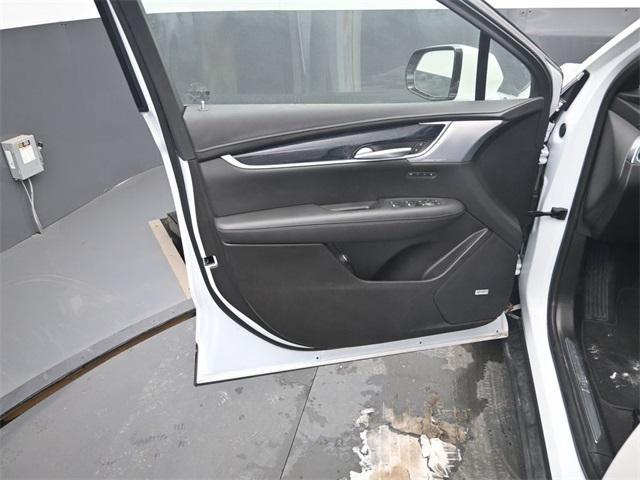 used 2025 Cadillac XT5 car, priced at $41,117