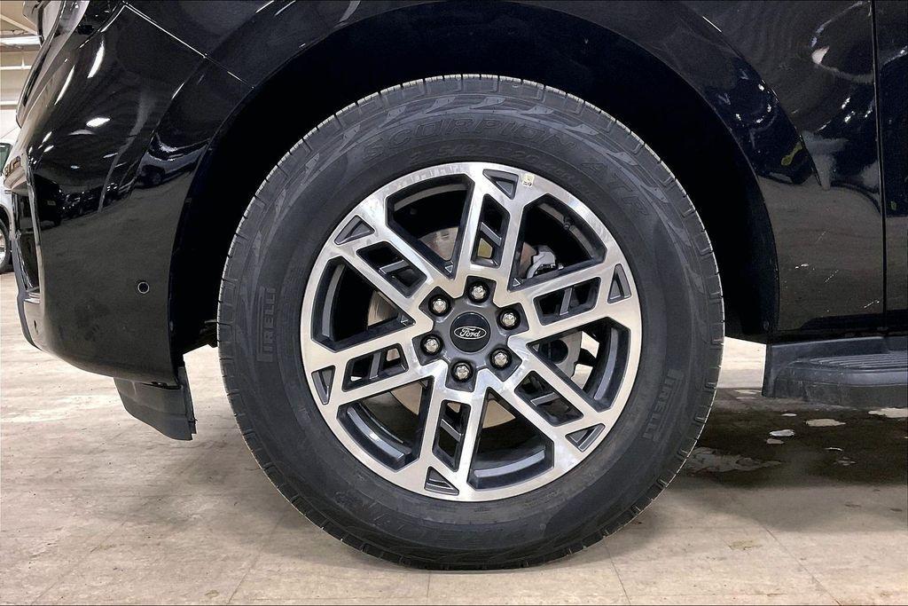 used 2025 Ford Expedition car, priced at $56,998