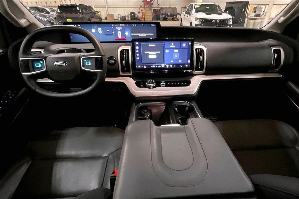 used 2025 Ford Expedition car, priced at $56,998