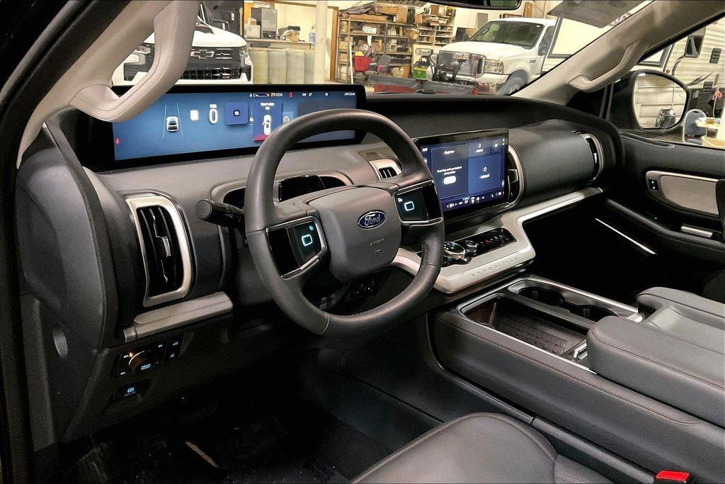 used 2025 Ford Expedition Max car